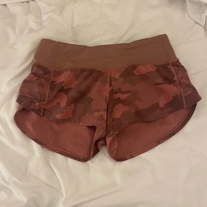 Lululemom Camo Shorts 2.5 length Size: 2